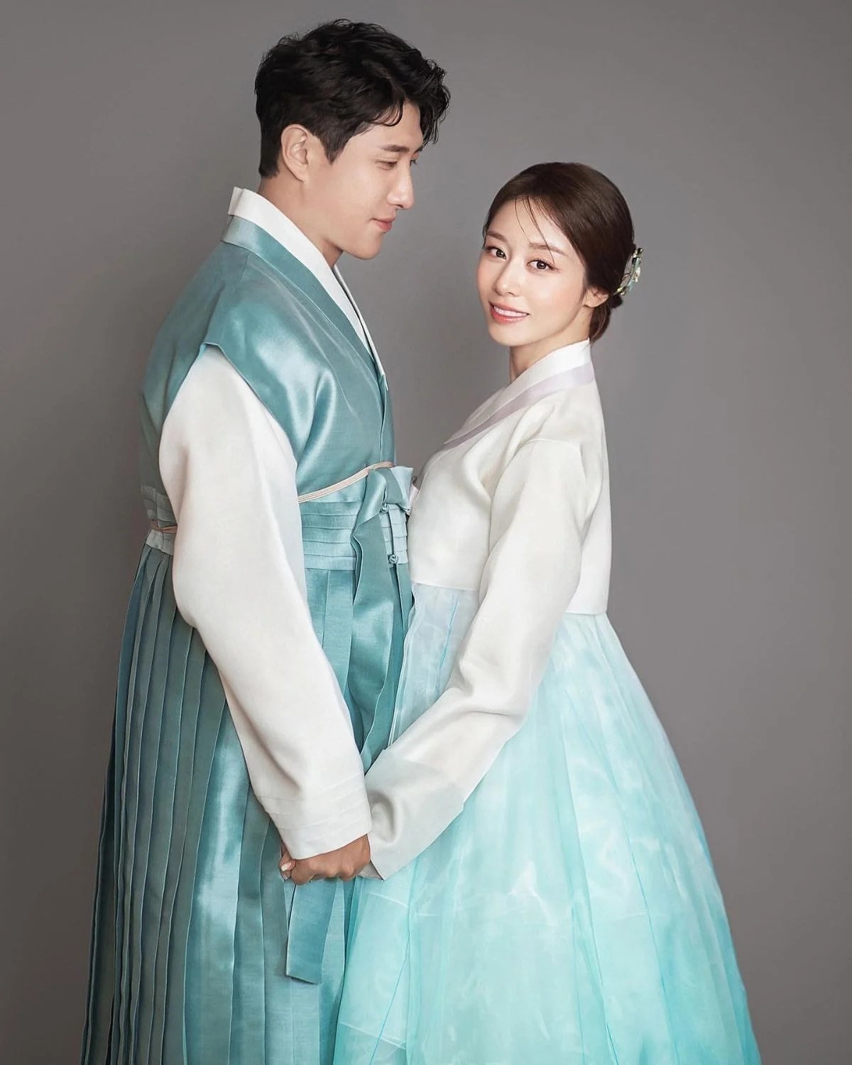 Jiyeon (T-Ara) &quot;nhá hàng&quot; loạt ảnh cưới đẹp như mơ bên vị hôn phu tuyển thủ - Ảnh 4.