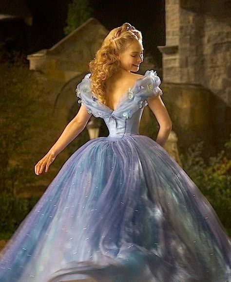 Sự thật về bộ váy dạ hội của Hermione ở Harry Potter: Bản gốc giống hệt nàng Lọ Lem! - Ảnh 5.