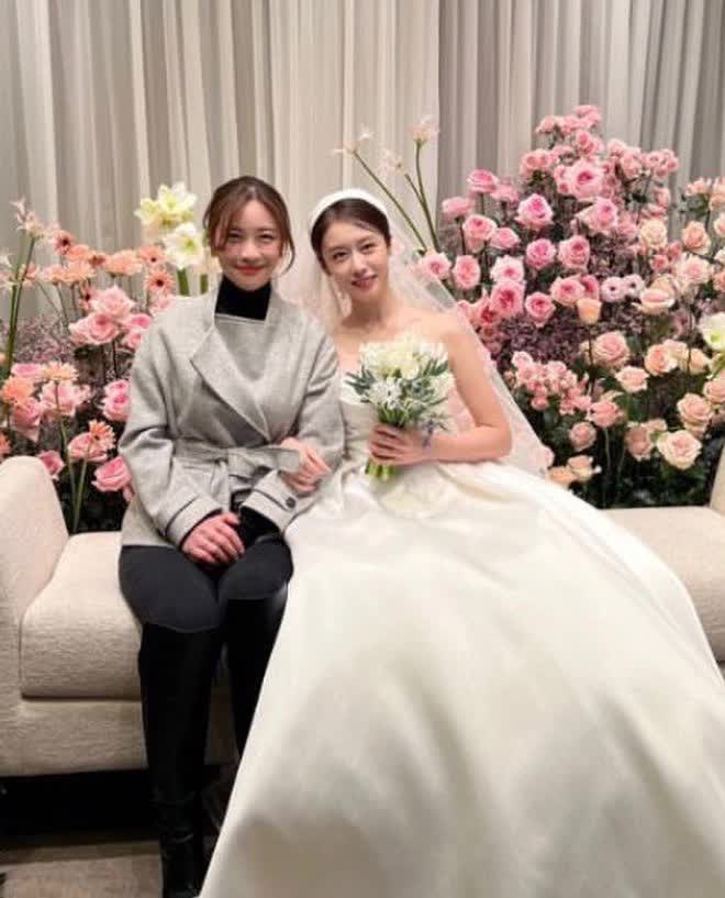 Đám cưới Jiyeon (T-ara): Cô dâu đẹp xỉu, chú rể và IU - Lee Hong Ki biến hôn lễ thành concert - Ảnh 5.