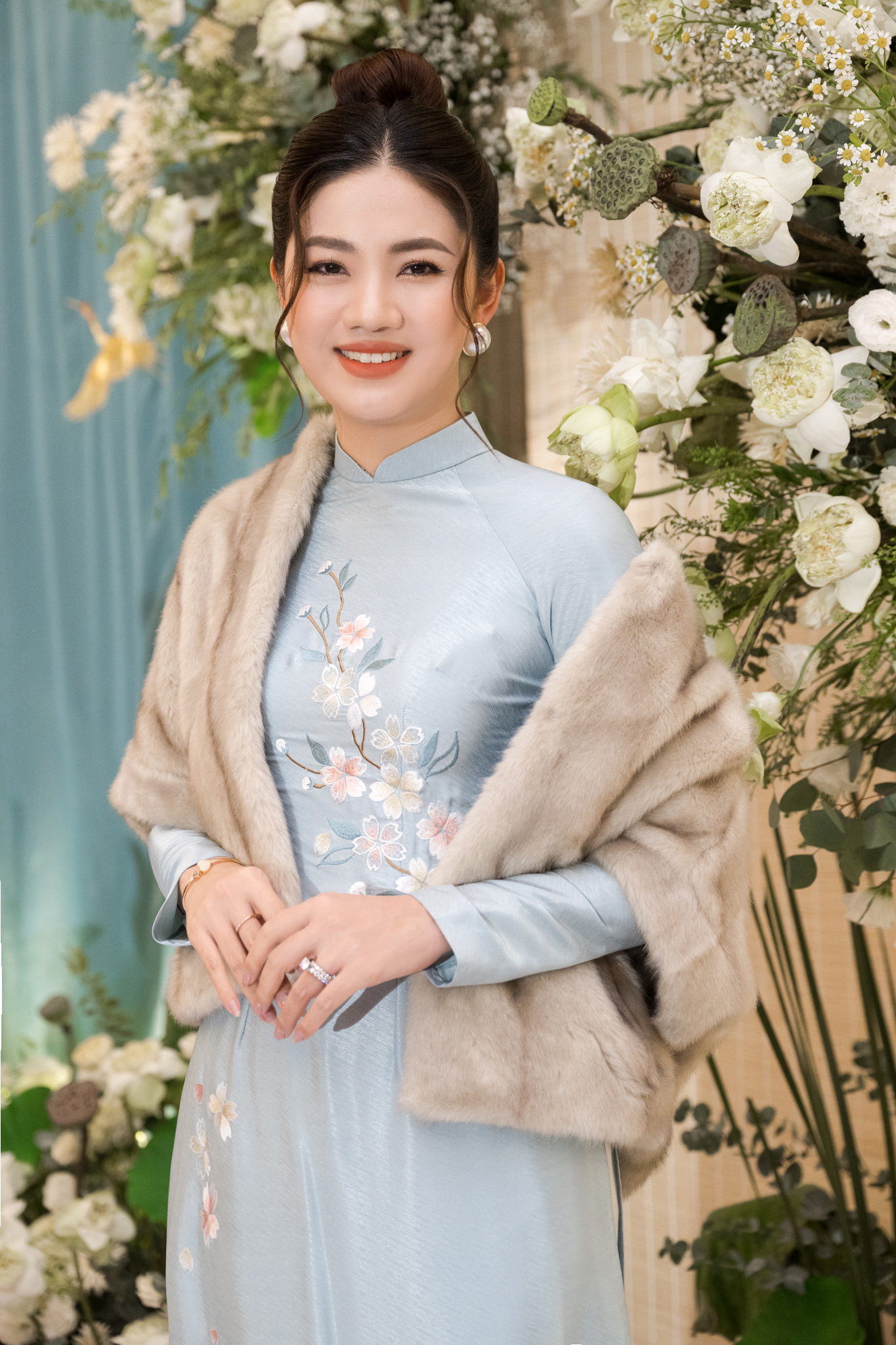 Dàn khách mời tại hôn lễ của Hoa hậu Ngọc Hân: Các Hoa - Á hậu diện áo dài thanh lịch và duyên dáng - Ảnh 4.
