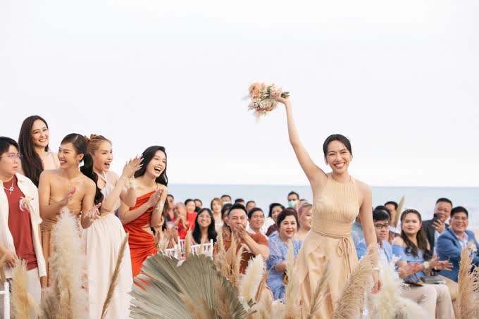4 sao Việt 'chốt đơn' sau khi bắt hoa cưới: Đỗ Mỹ Linh và Ngô Thanh Vân được trao lại, 1 mỹ nhân vừa nhập hội - Ảnh 10.