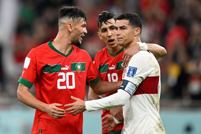 Vì sao Ronaldo và 9 ngôi sao Bồ Đào Nha không về nước sau thất bại ở World Cup 2022? - Ảnh 1.