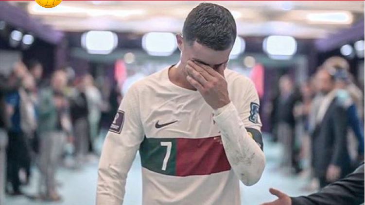 Hãy xem những hình ảnh Ronaldo khóc trong đường hầm trước trận đấu để hiểu rõ hơn về tâm trạng và áp lực khổng lồ mà một cầu thủ phải đối mặt khi nhập cuộc vào những trận cầu như thế này.