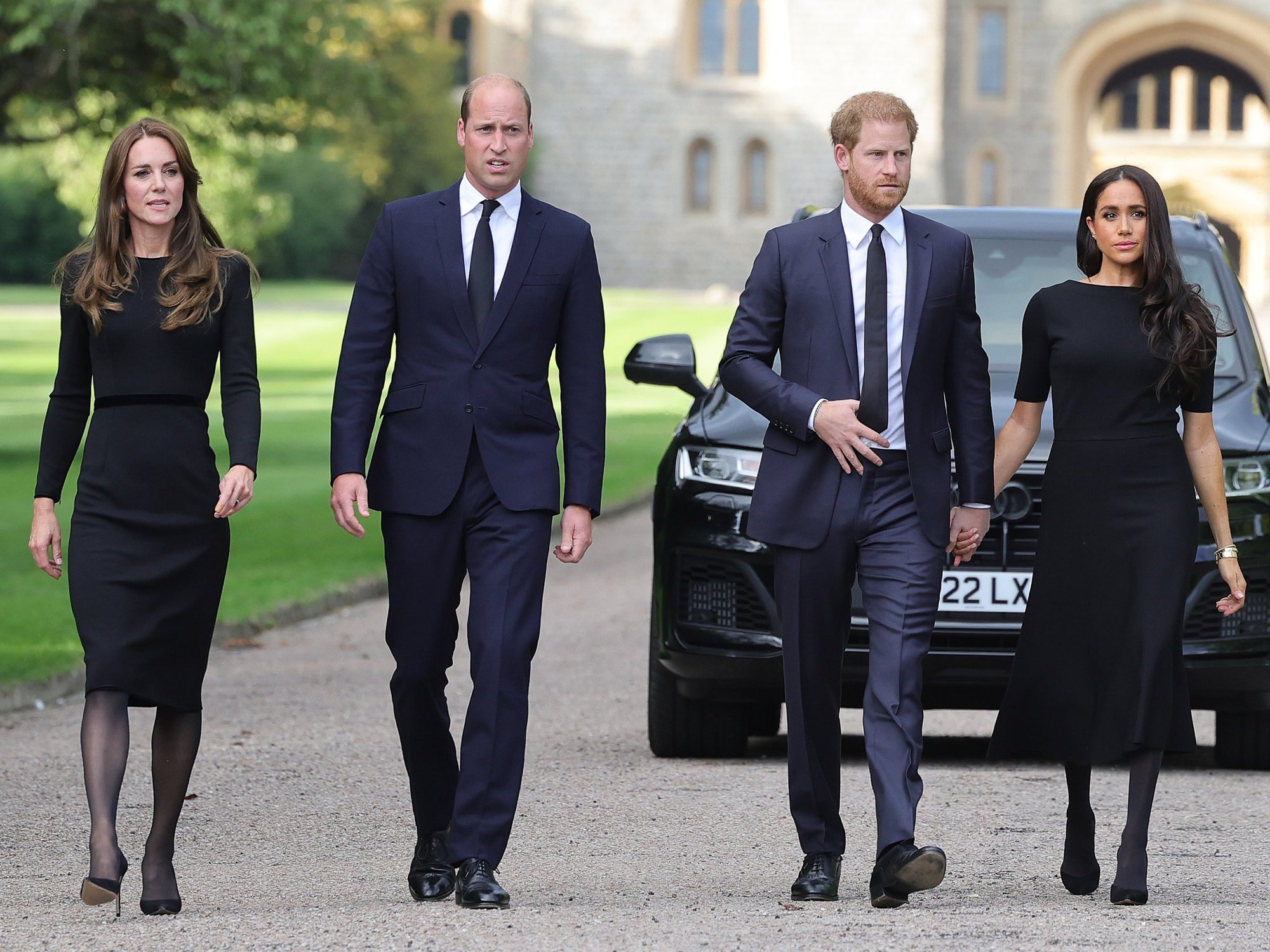 Phản ứng của Thái tử William và nhân viên hoàng gia trước bộ phim “bom tấn” kể hết của vợ chồng Harry - Meghan - Ảnh 4.