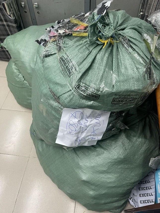 Lật tẩy thủ đoạn trộm cắp ở kho hàng sân bay Tân Sơn Nhất - Ảnh 2.