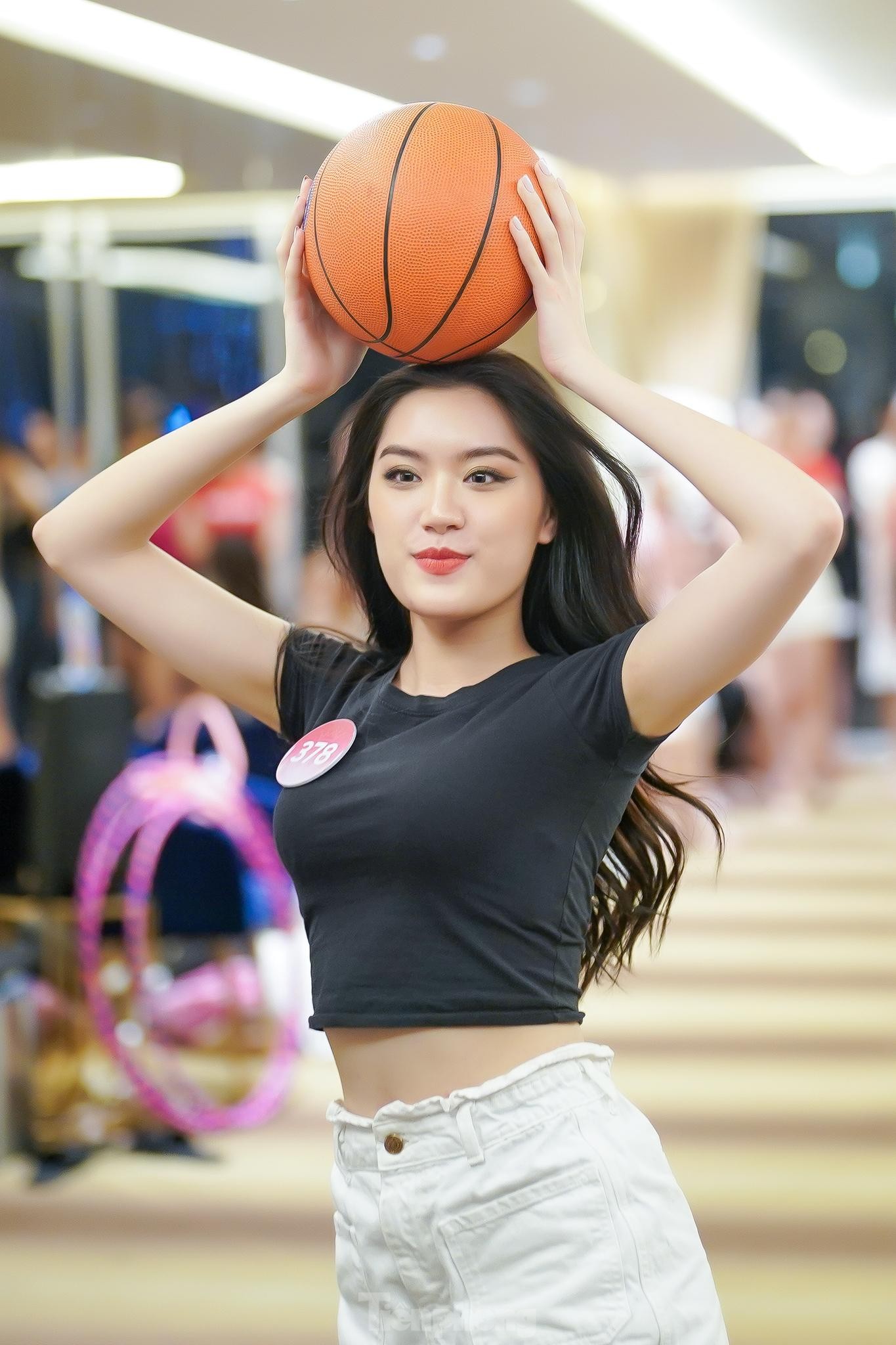 Vòng eo thon của top 35 Hoa hậu Việt Nam - Ảnh 13.
