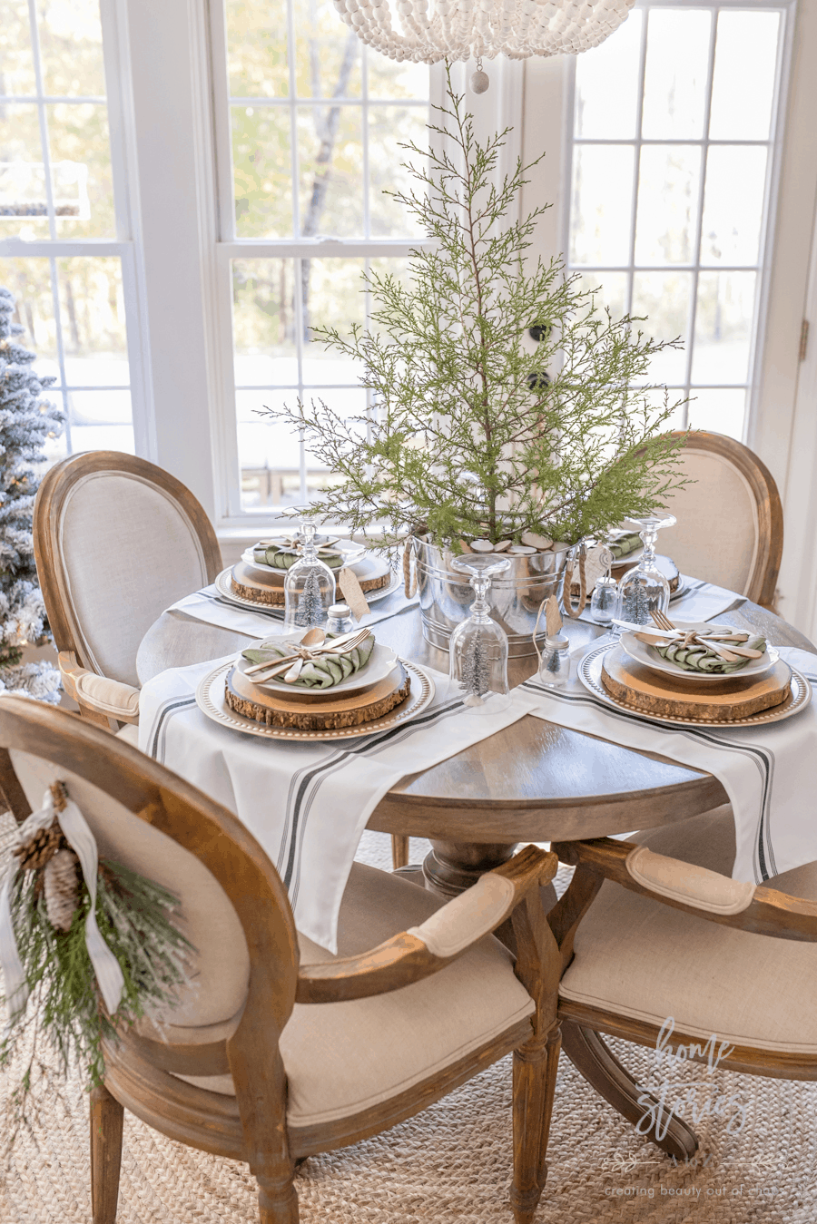 Những ý tưởng trang trí Giáng sinh phòng ăn khiến những vị khách khen ngợi hết lời - Ảnh 1.