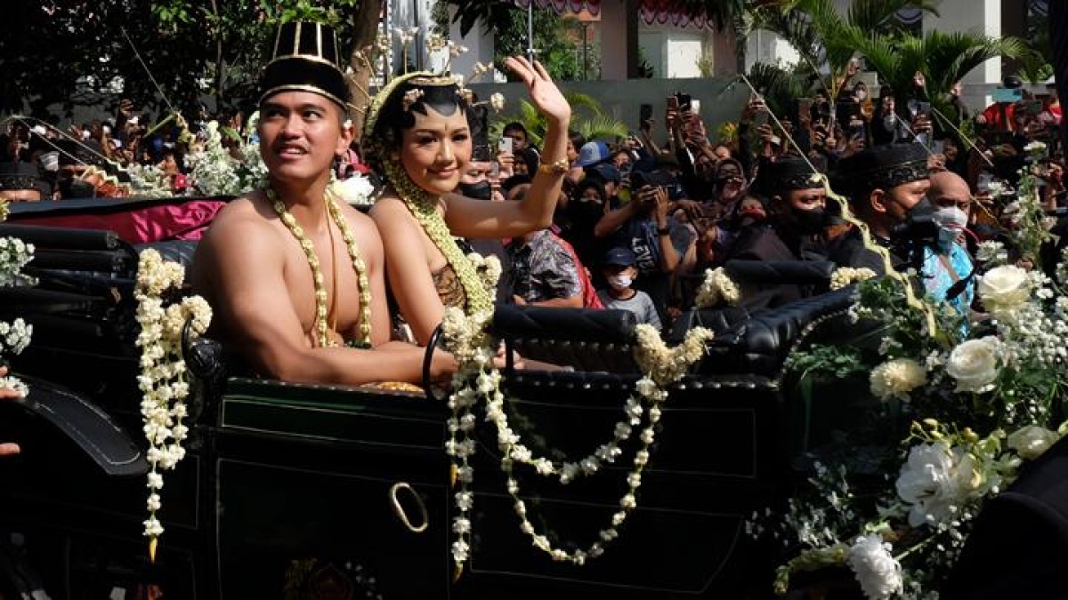 Tổng thống Indonesia tổ chức đám cưới truyền thống cho con trai - Ảnh 1.