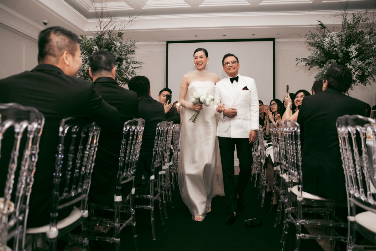 Hoa hậu Dương Mỹ Linh xúc động, nói lời thề ước cùng chồng trong tiệc cưới - Ảnh 1.