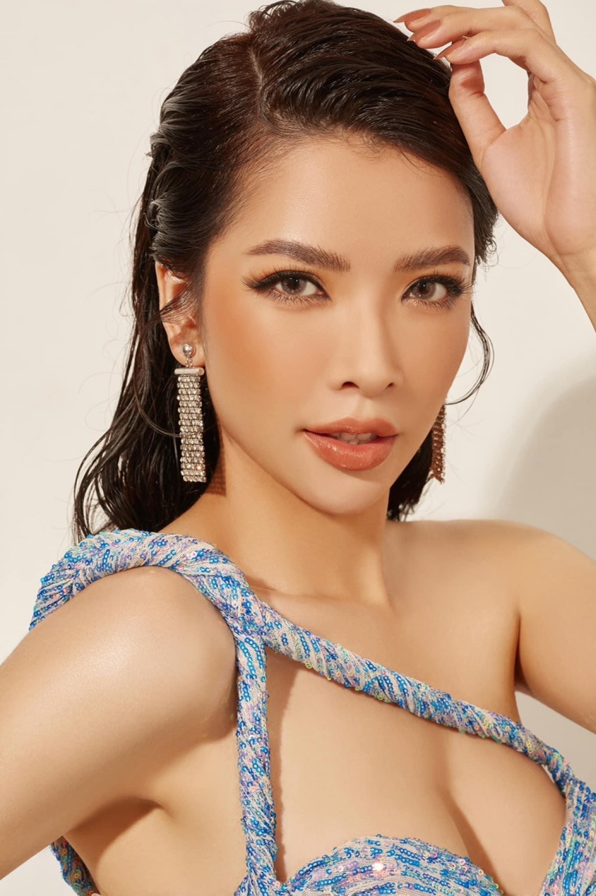 Siêu mẫu Thùy Dung đăng quang Hoa hậu Châu Á 2022 - Ảnh 2.