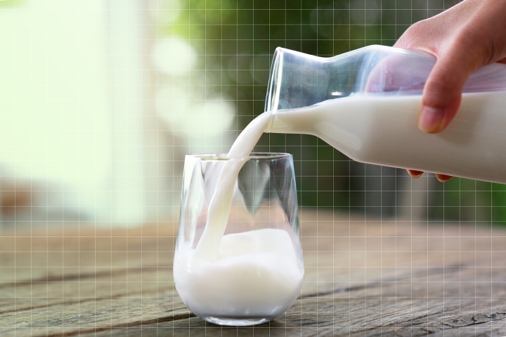 Trẻ em uống nhiều sữa tươi có tốt? - Ảnh 1.