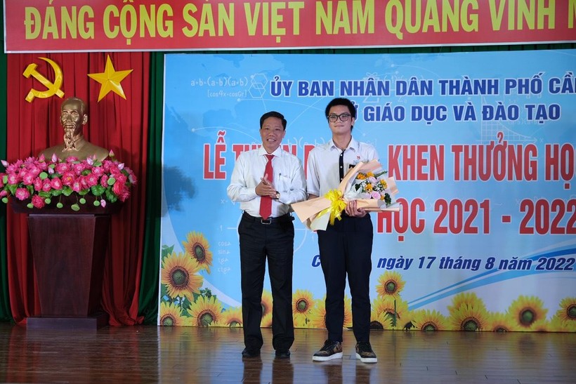 Học sinh chuyên Toán giành huy chương Olympic... Sinh học quốc tế - Ảnh 2. Học sinh chuyên Toán giành huy chương Olympic... Sinh học quốc tế - Ảnh 2.