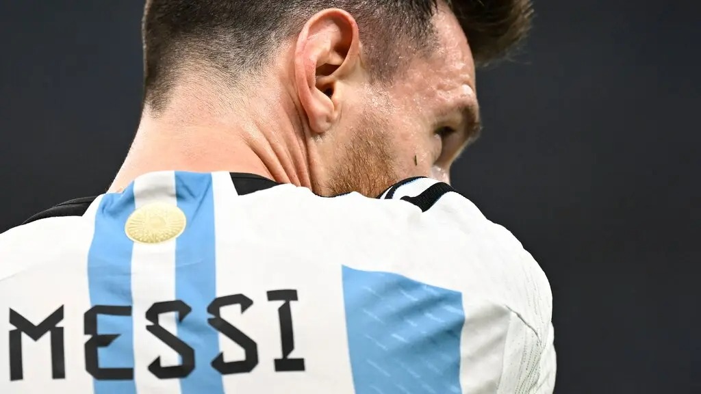 Những chiếc áo Messi với 60.000 mũi khâu và nghệ thuật vừa xem bóng đá vừa kiếm tiền gây ngỡ ngàng cho cả thế giới - Ảnh 5.