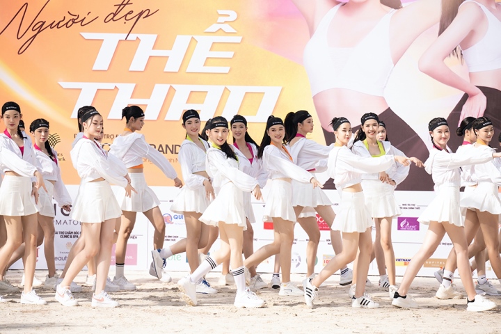 Top 35 Hoa hậu Việt Nam khoe dáng đầy sức sống khi thi &quot;Người đẹp thể thao&quot; - Ảnh 1.