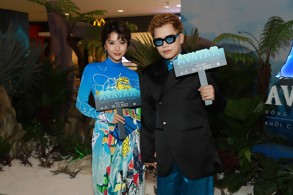 Quỳnh Anh Shyn diện váy nổi bần bật, tay trong tay tình tứ bên bạn trai - Ảnh 2.