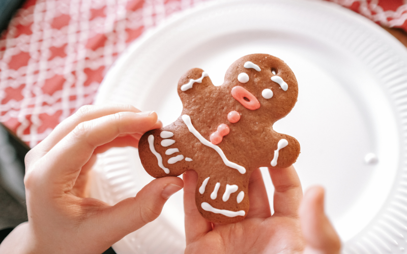 Cùng bé làm bánh quy gừng Giáng sinh cực đẹp và thơm ngon cho mùa Noel - Ảnh 7.
