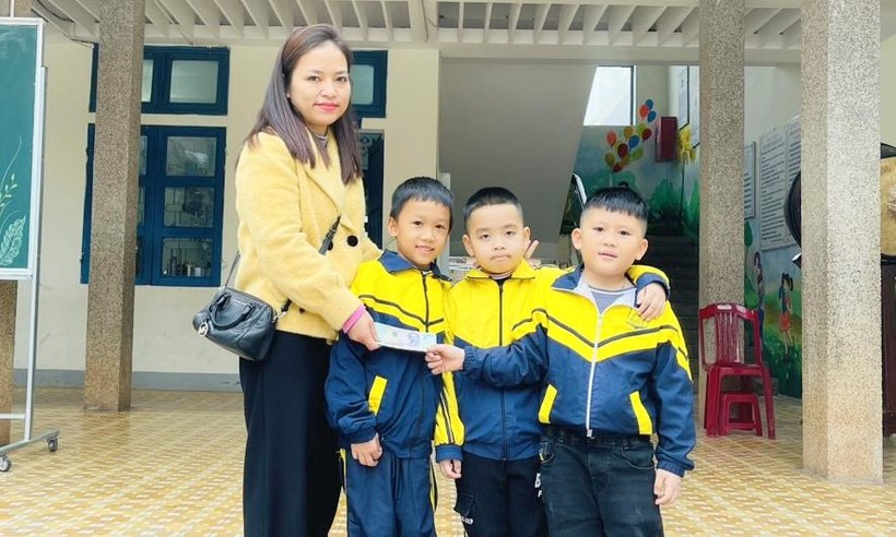 3 học sinh Quảng Trị trả lại xấp tiền nhặt được cho người đánh rơi - Ảnh 2.