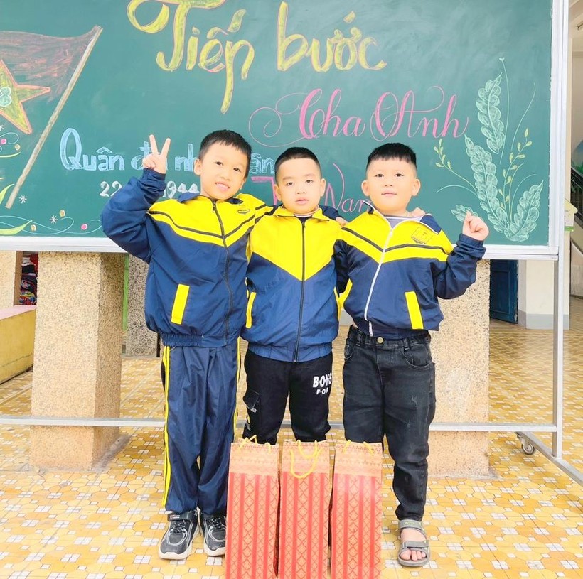 3 học sinh Quảng Trị trả lại xấp tiền nhặt được cho người đánh rơi - Ảnh 1.