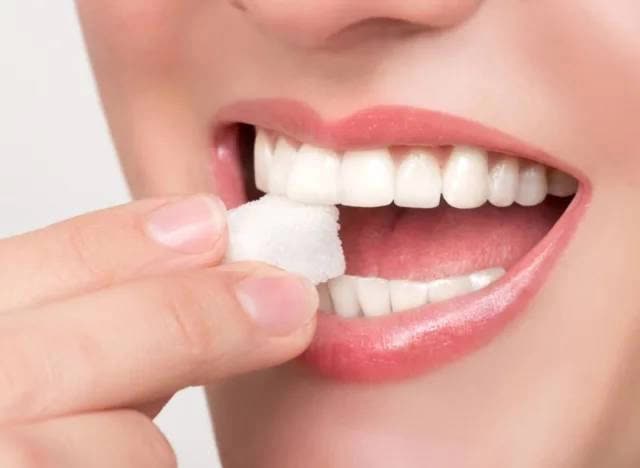 4 loại thực phẩm và đồ uống âm thầm gây sâu răng, nha sĩ khuyên bạn nên tránh tiêu thụ - Ảnh 1.