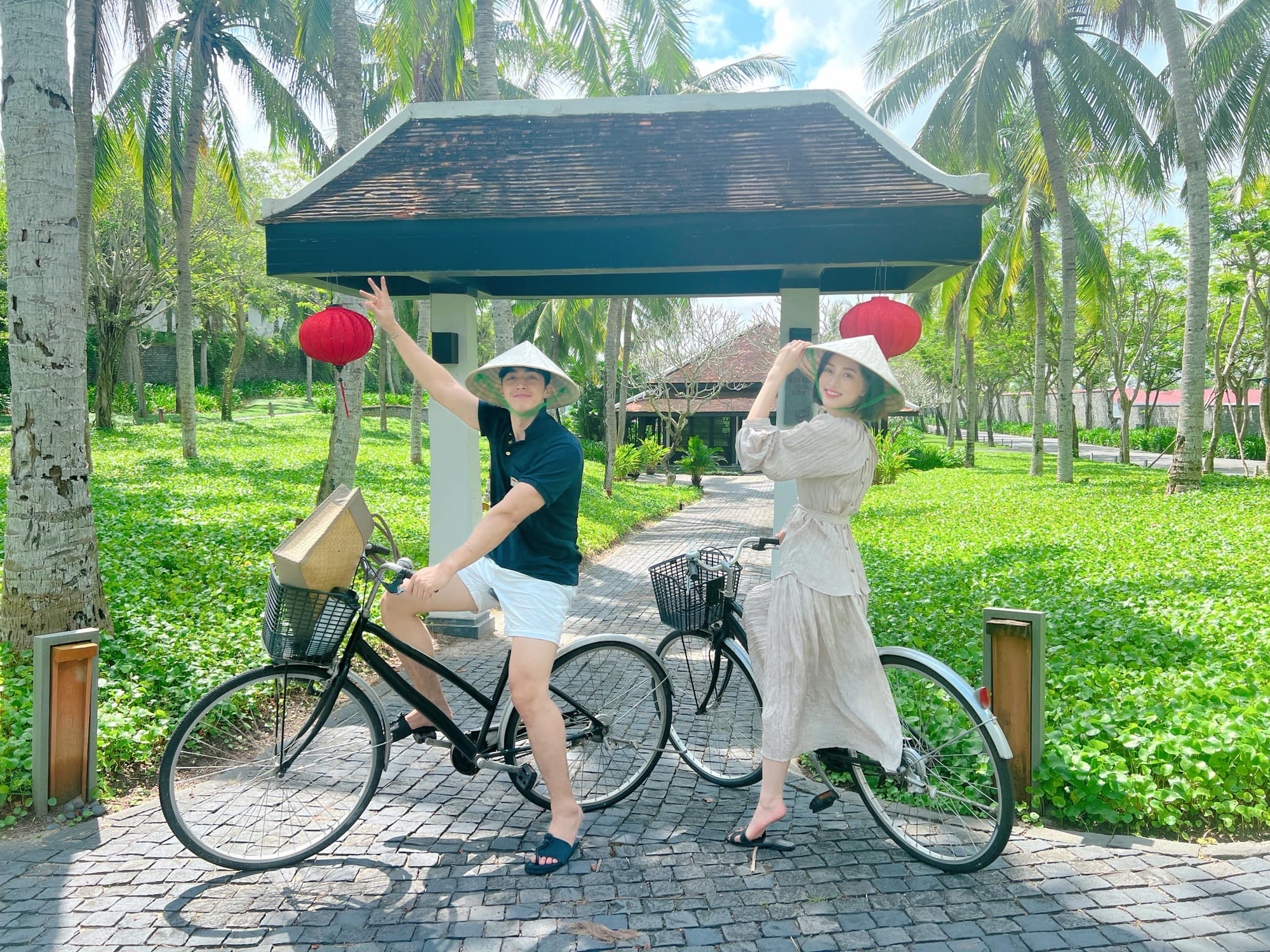 Cuộc sống tân hôn của sao Việt lên xe hoa năm 2022: Ngô Thanh Vân như hình với bóng cùng ông xã, Đỗ Mỹ Linh khiến chồng thấy 'áp lực' - Ảnh 7.