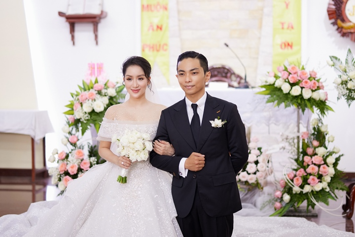 Váy cưới của Khánh Thi - Ảnh 1. thiết kế váy cưới của khánh thi