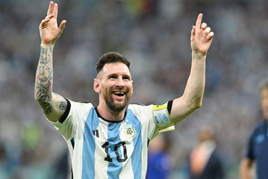 Nhờ sự nuôi dạy tuyệt vời của bà ngoại, cậu bé còi cọc Messi trở thành siêu sao bóng đá số 1 thế giới - Ảnh 1.