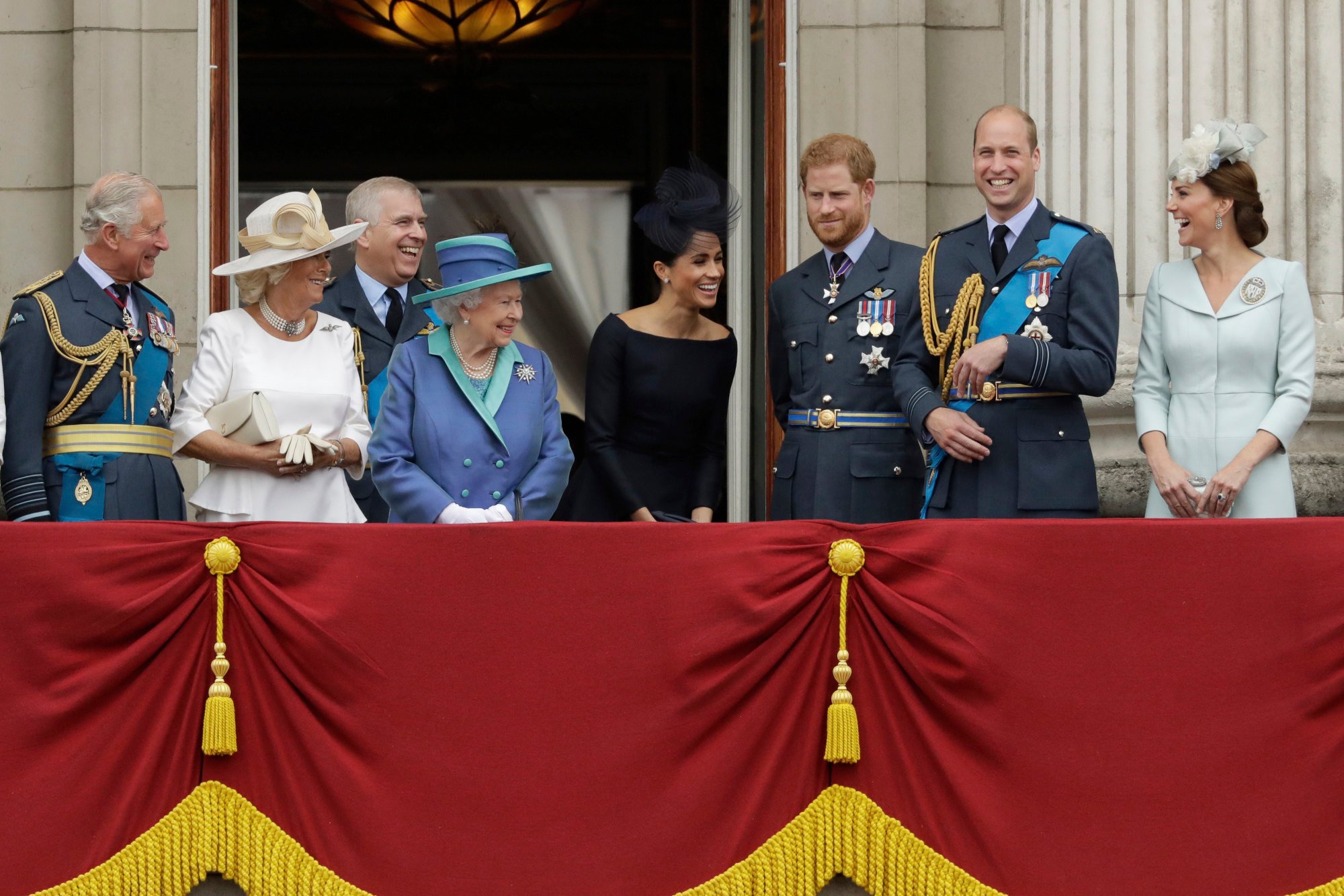 Điểm tương đồng khó tin giữa Meghan và Công nương Diana: Từ quan điểm về đám cưới hoàng gia đến những cuộc phỏng vấn khiến dư luận dậy sóng - Ảnh 1.