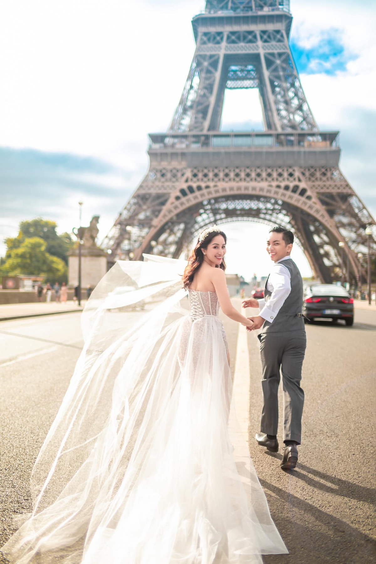 Vợ chồng Khánh Thi - Phan Hiển tiếp tục khoe ảnh cưới lãng mạn dưới chân tháp Eiffel - Ảnh 7.