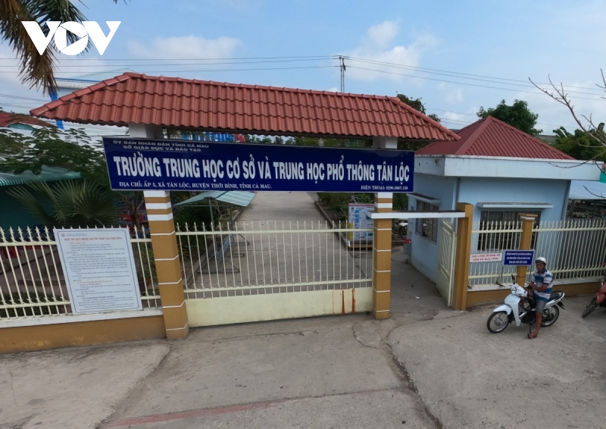 Nhà trường thu sai quy định đã trả lại phụ huynh hơn 100 triệu đồng - Ảnh 1.