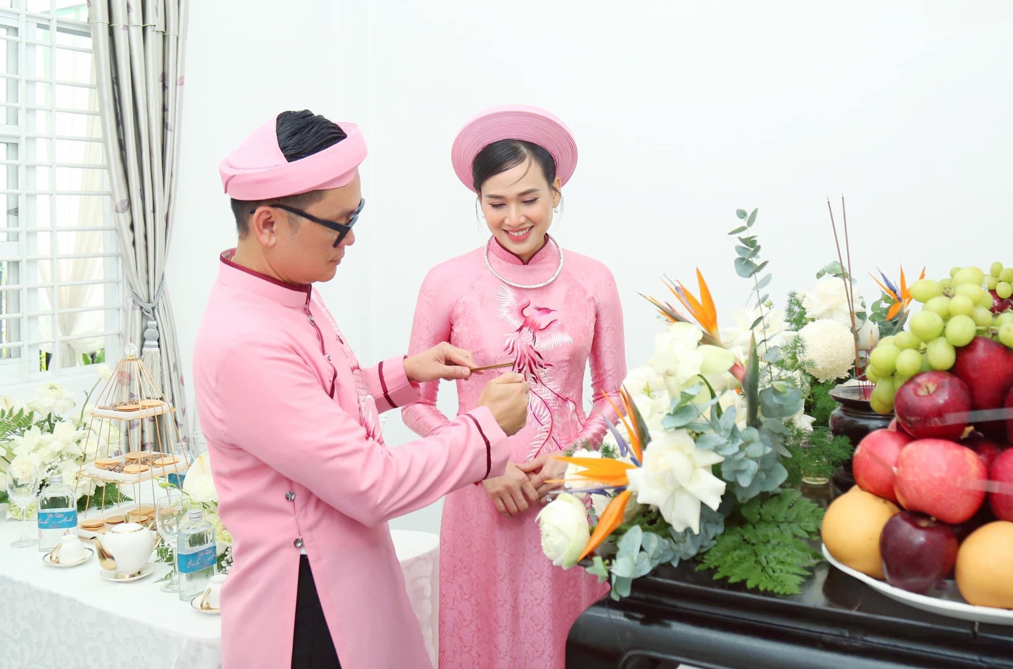 Hoa hậu Dương Mỹ Linh rạng rỡ diện áo dài trong lễ gia tiên tại Bến Tre - Ảnh 3.