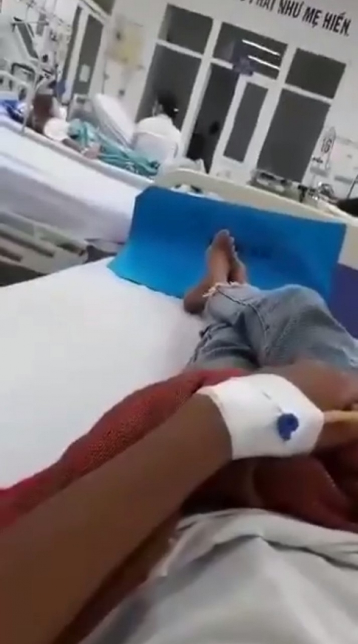 Một nữ sinh lớp 7 ở Ninh Thuận bị đánh phải nhập viện cấp cứu - Ảnh 2.