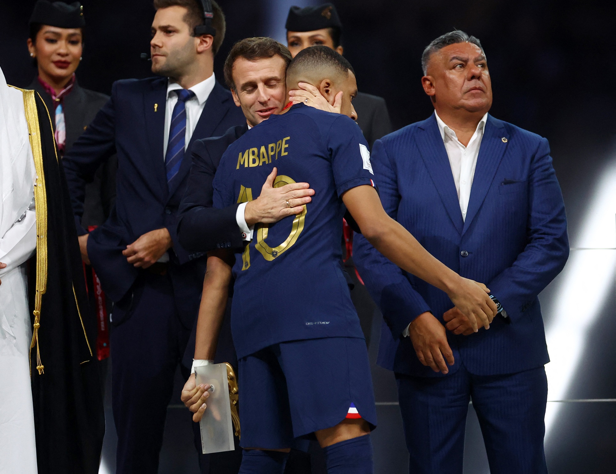 Tổng thống Macron: Mbappe là niềm tự hào của tuyển Pháp - Ảnh 2.