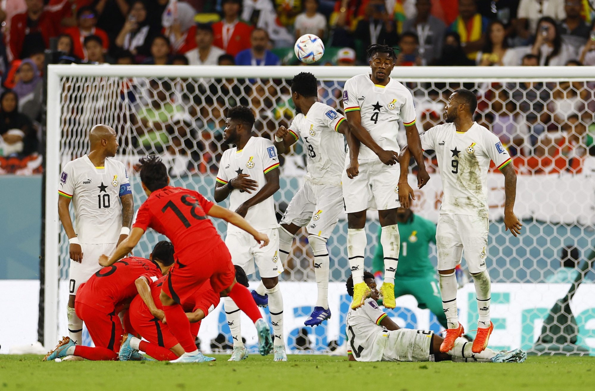 Thắng Ghana 2-0, Uruguay vẫn phải chia tay World Cup - Ảnh 1.