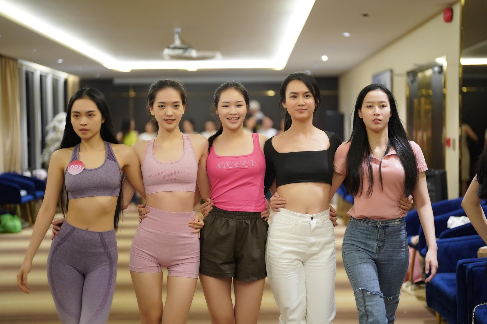 Thí sinh Hoa hậu Việt Nam diện crop top khoe eo thon - Ảnh 11.