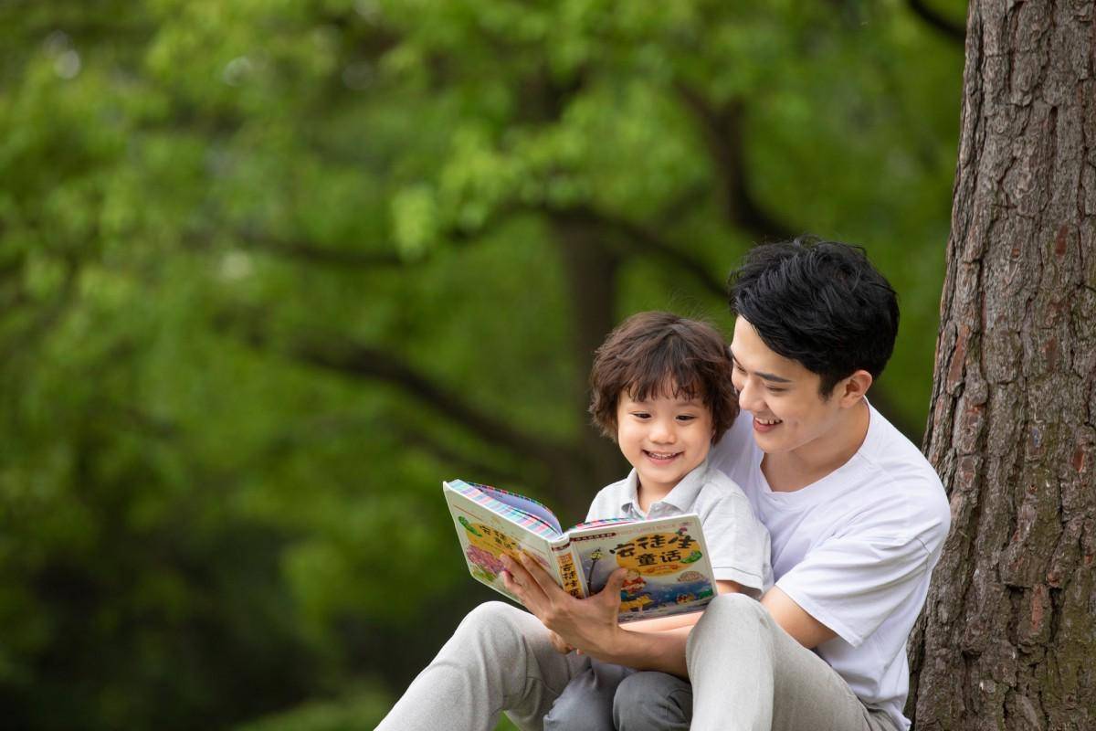 Nghiên cứu khoa học chỉ ra 4 giai đoạn giúp trẻ phát triển ngôn ngữ: Cha mẹ lưu tâm để con lớn lên thông minh vượt bậc - Ảnh 2.