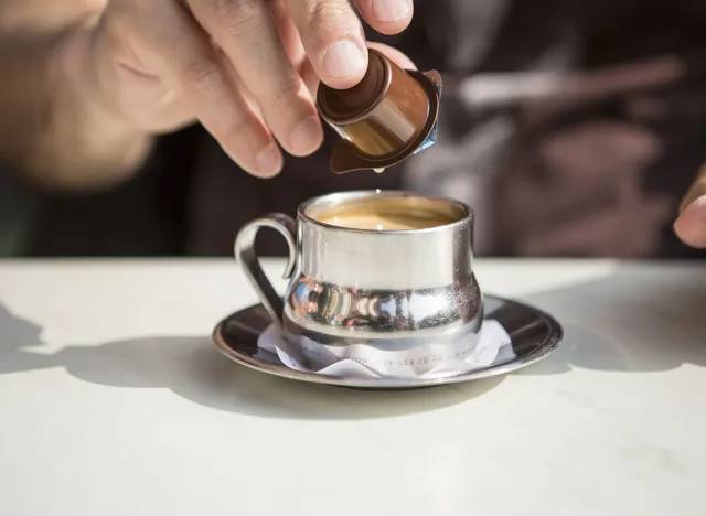Cà phê có lợi cho sức khỏe nhưng uống theo 2 cách này có thể rút ngắn cuộc sống của bạn - Ảnh 3.
