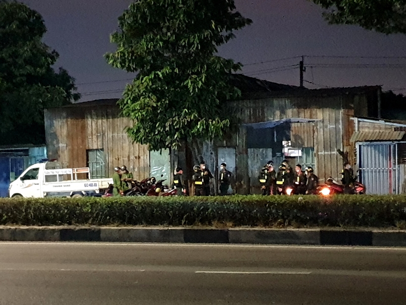 Vụ c&ocirc; g&aacute;i tử vong trong ki-ốt ở B&igrave;nh Dương: C&oacute; người đ&agrave;n &ocirc;ng v&agrave;o ki-ốt khoảng 20 ph&uacute;t - Ảnh 1.