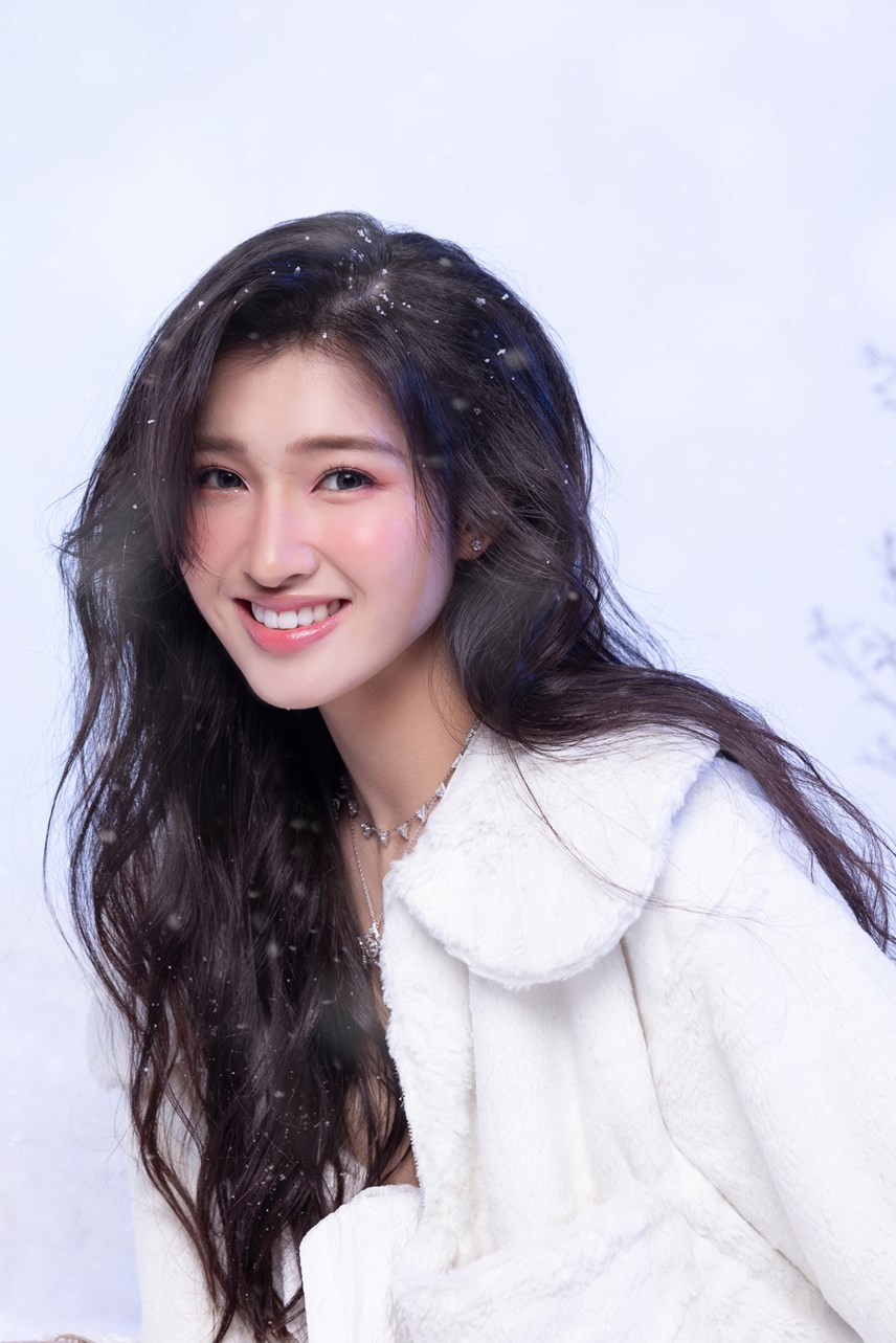 Á hậu Phương Nhi tựa công chúa tuyết trong bộ ảnh đón Giáng Sinh - Ảnh 7.