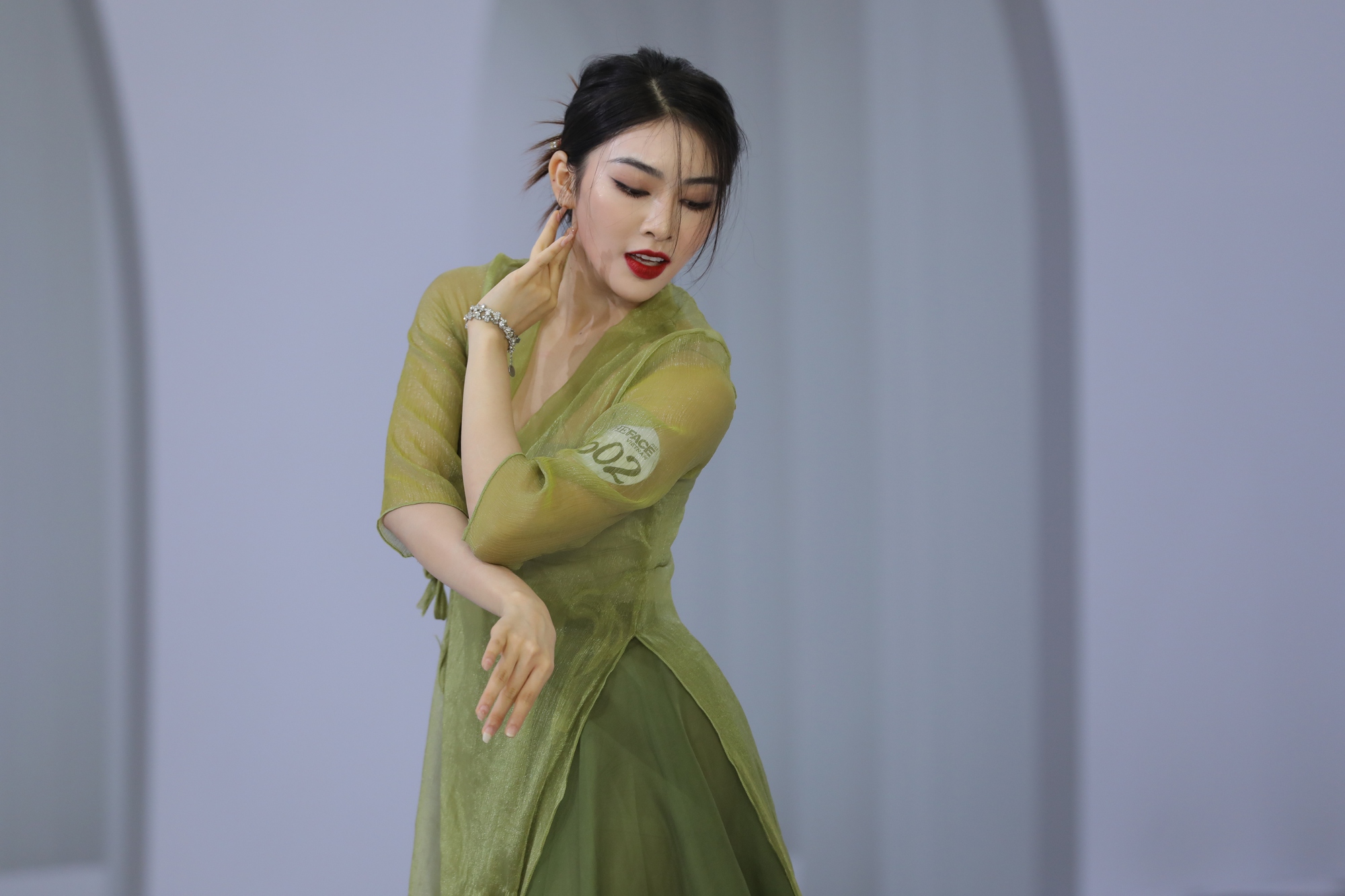 Bản sao Phạm Băng Băng tại The Face Vietnam bị giám khảo nghi ngờ gian lận - Ảnh 6. Bản sao Phạm Băng Băng tại The Face Vietnam bị giám khảo nghi ngờ gian lận - Ảnh 6.