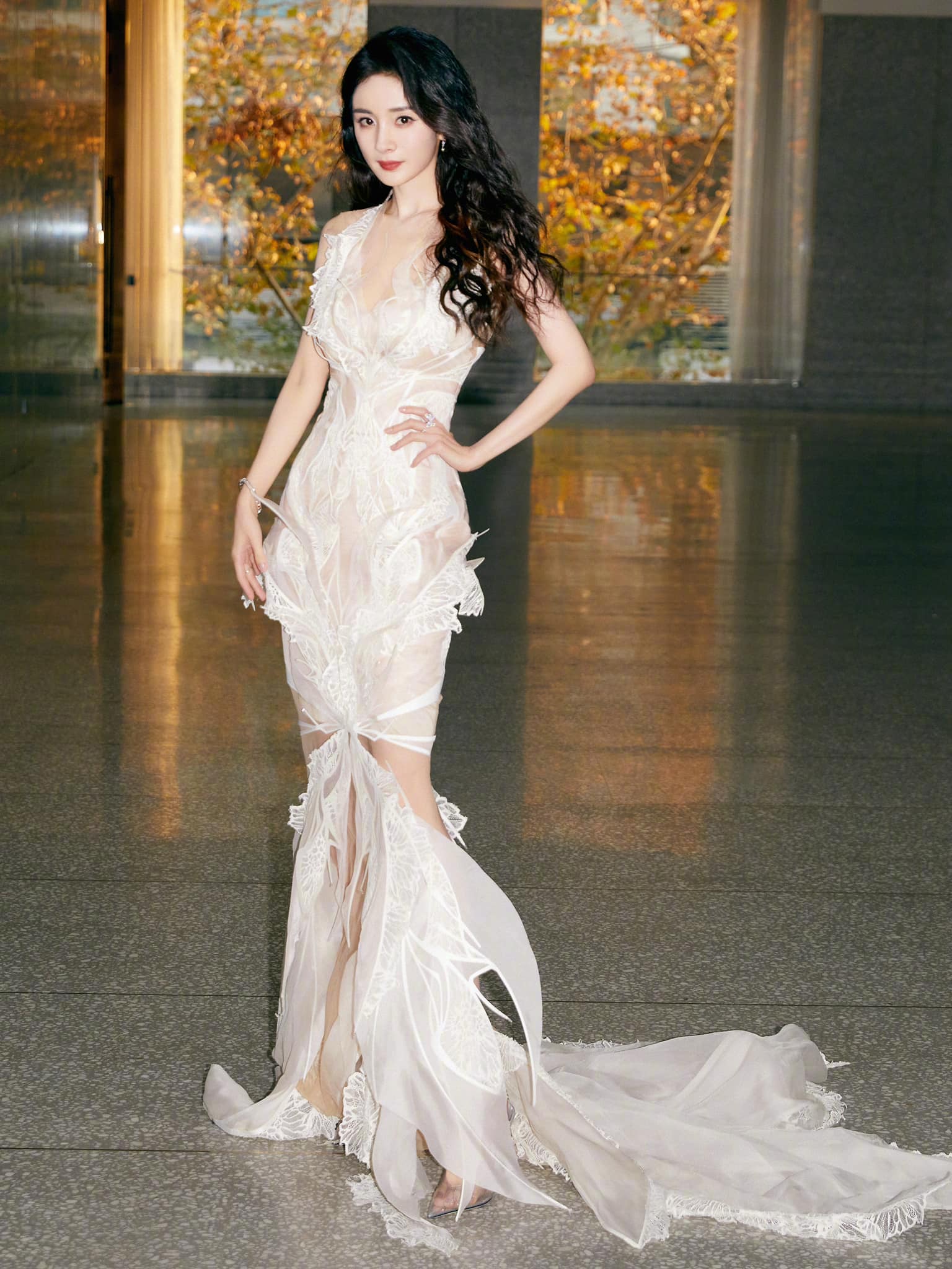 Top 11 Shop bán váy dự tiệc tự thiết kế đẹp nhất tại Sài Gòn - ALONGWALKER