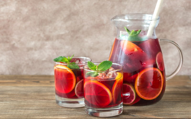 Sangria trái cây - Thức uống ‘quyến rũ, nồng nàn và cuồng nhiệt’ mang đến may mắn cho ngày Tết - Ảnh 1.