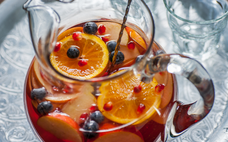 Sangria trái cây - Thức uống ‘quyến rũ, nồng nàn và cuồng nhiệt’ mang đến may mắn cho ngày Tết - Ảnh 5.