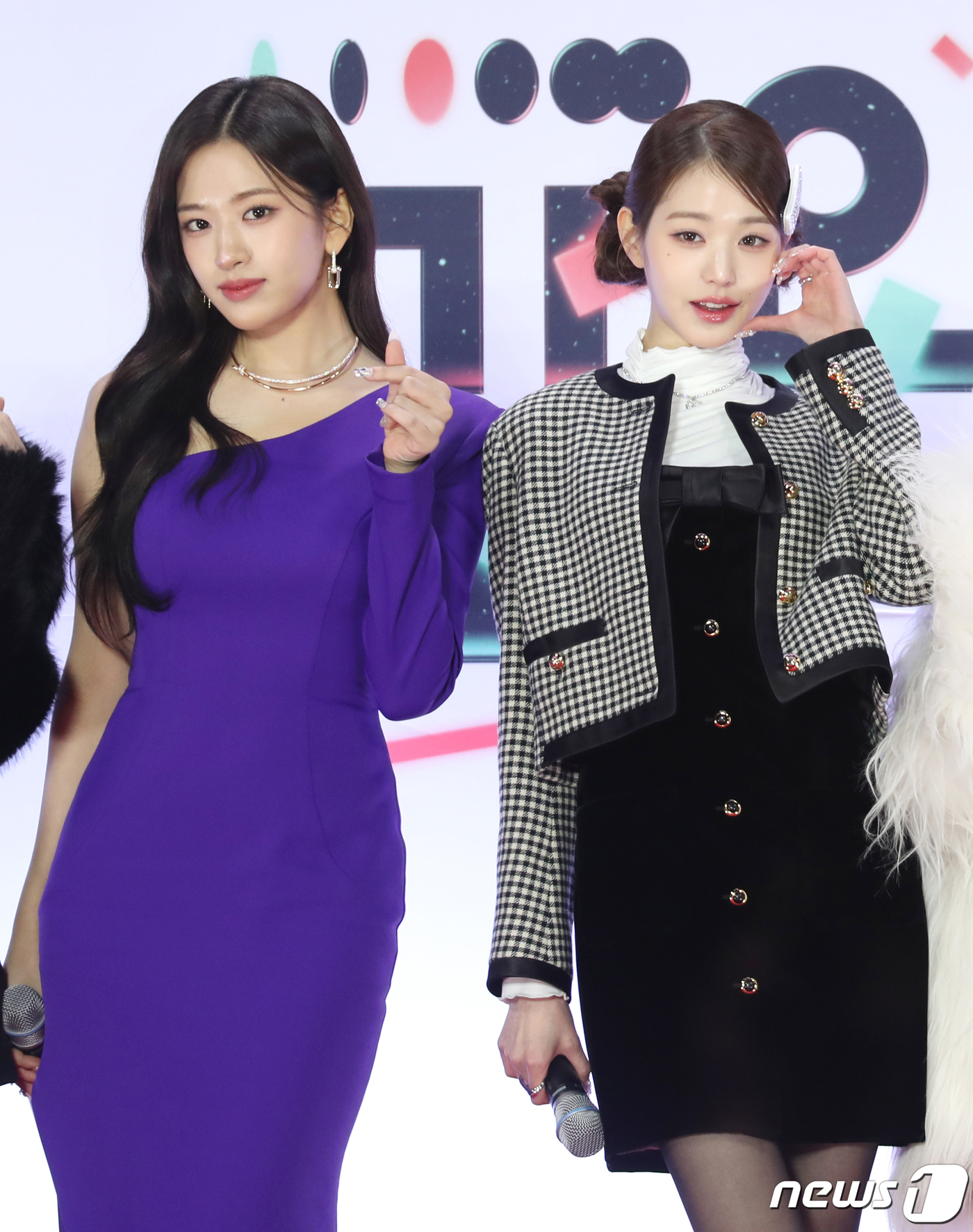 Thảm đỏ SBS Gayo Daejeon: Lộ diện nữ thần đè bẹp Jang Won Young, Karina đẹp vô thực đọ sắc 2 idol o ép vòng 1 nghẹt thở - Ảnh 4.