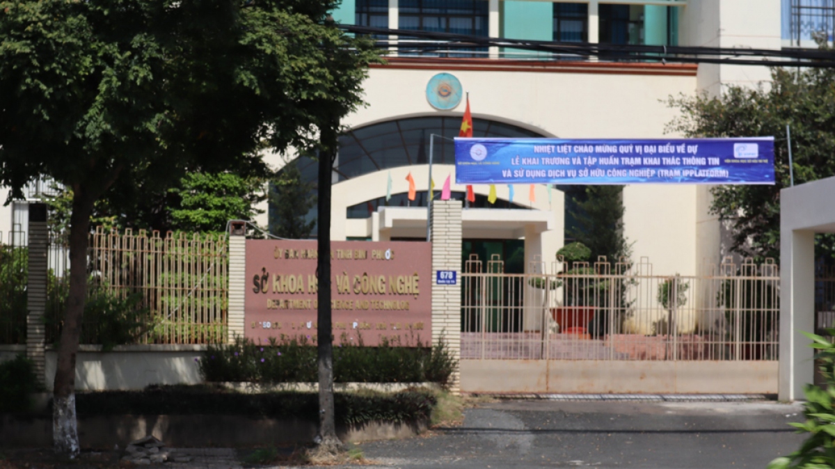 Một phó giám đốc sở ở Bình Phước xin nghỉ việc vì tinh thần làm việc mệt mỏi - Ảnh 1.