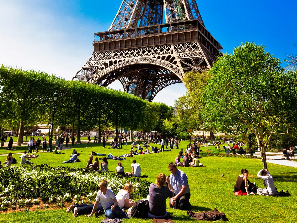 Cứ mãi mong được đến Paris xem tháp Eiffel, cô gái 'ngớ người' vì vỡ mộng, đúng là không bao giờ nên tin ảnh sống ảo - Ảnh 7.