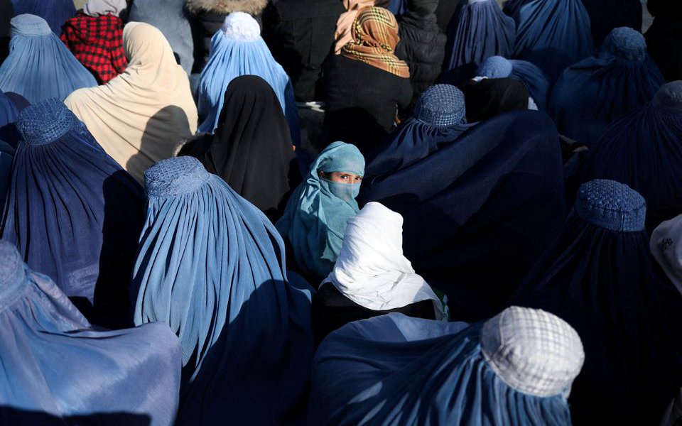 Tấn bi kịch của phụ nữ Afghanistan sau hàng loạt sắc lệnh hà khắc của Taliban