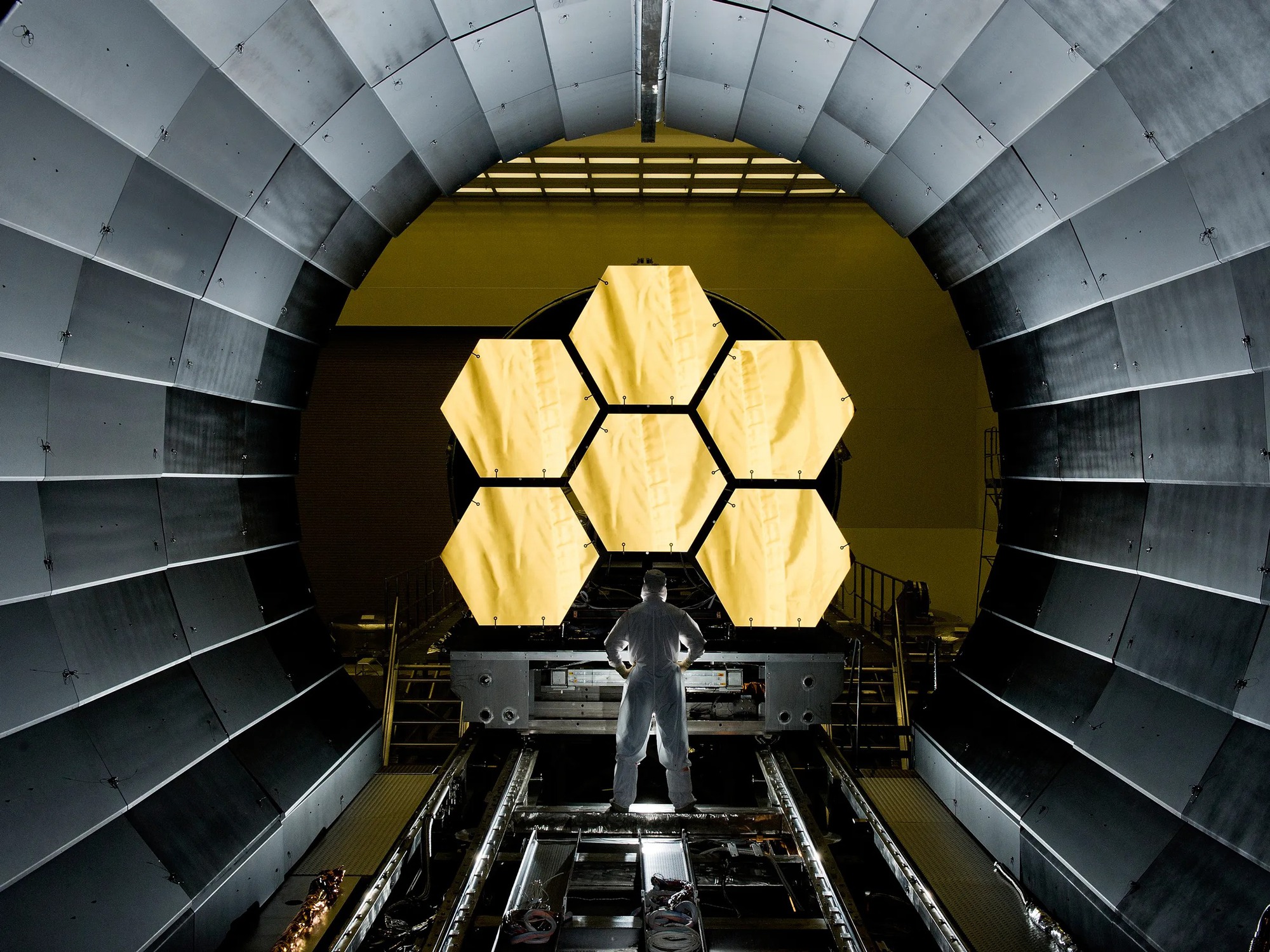 Điểm lại 10 lần Kính viễn vọng Không gian James Webb đã làm rung chuyển ngành thiên văn học trong năm 2022 - Ảnh 2.