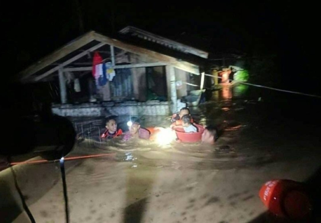 Gần 46.000 người Philippines sơ tán ngày Giáng sinh vì lũ lụt - Ảnh 3.