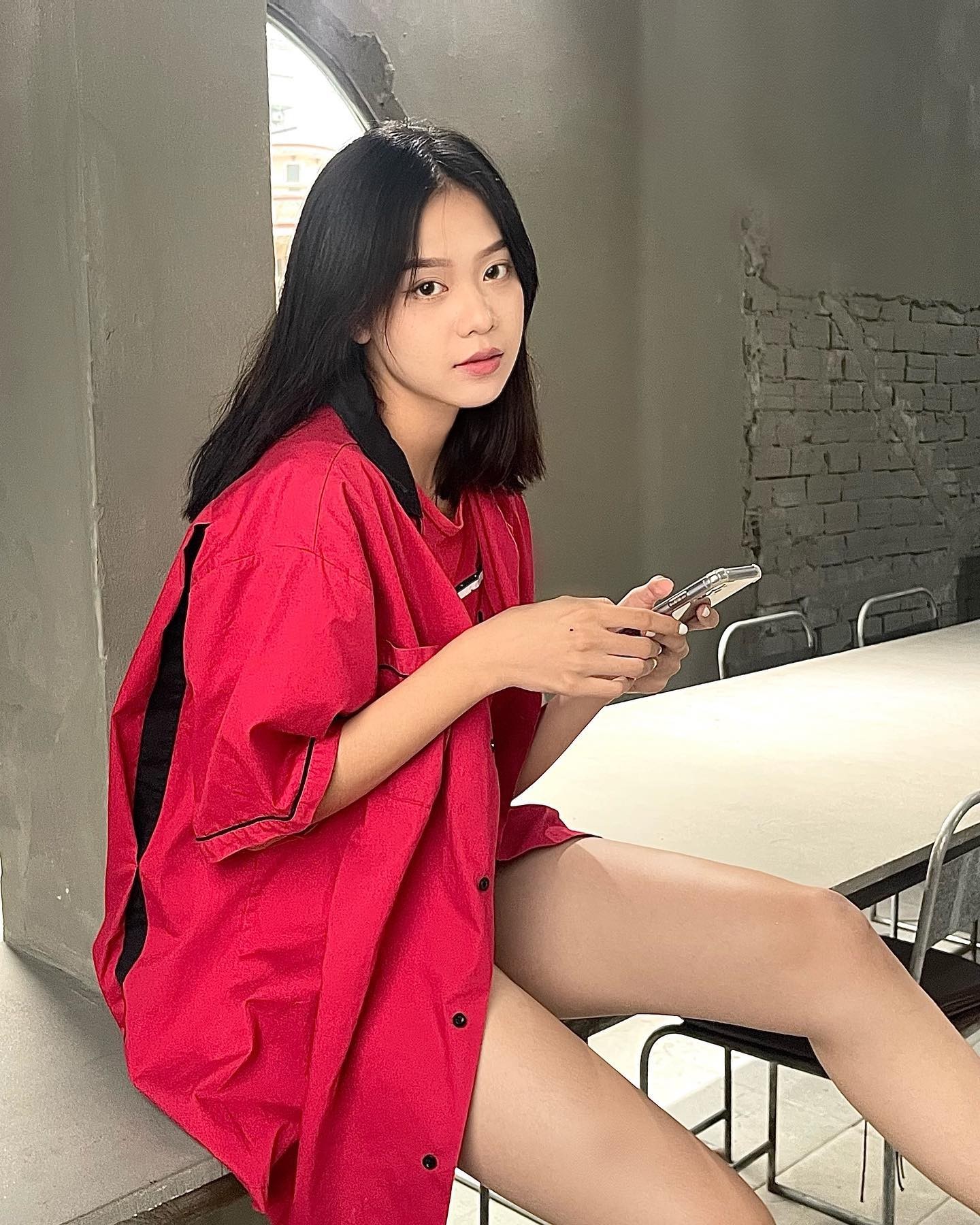 Hoa hậu Huỳnh Thị Thanh Thủy mặc giống Lisa (BLACKPINK) - Ảnh 12.