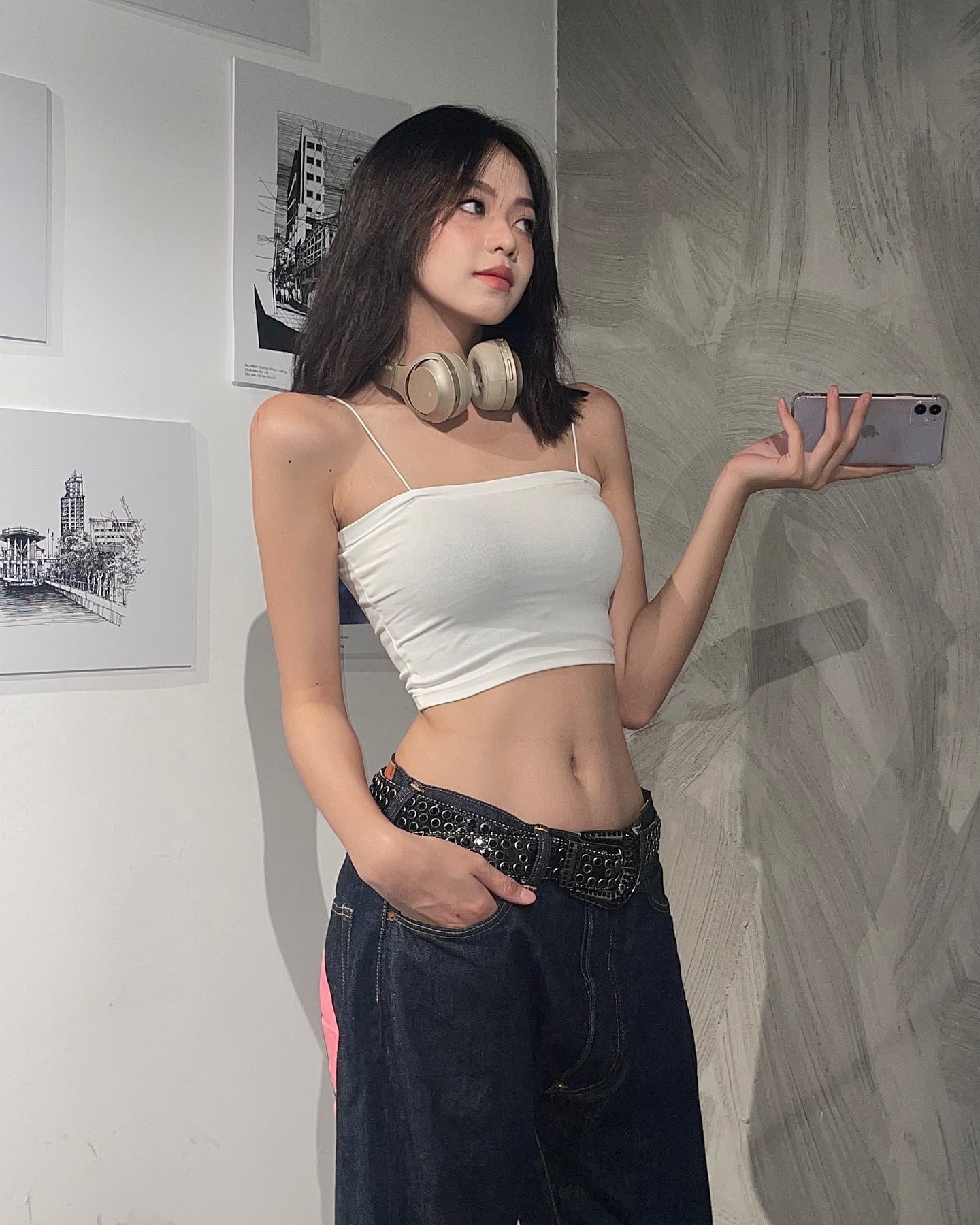 Hoa hậu Huỳnh Thị Thanh Thủy mặc giống Lisa (BLACKPINK) - Ảnh 5.